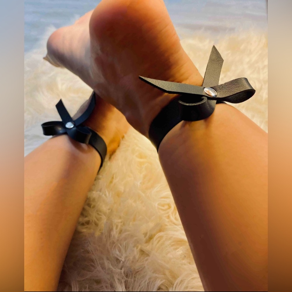 NWT Kinky Leather Bow Anklet for Lingerie 1 pair - Picture 3 of 9